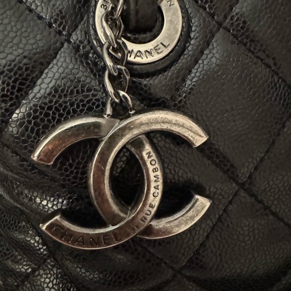 Chanel
CC Crave large Tote Quilted Glazed Caviar - Picture 5 of 16